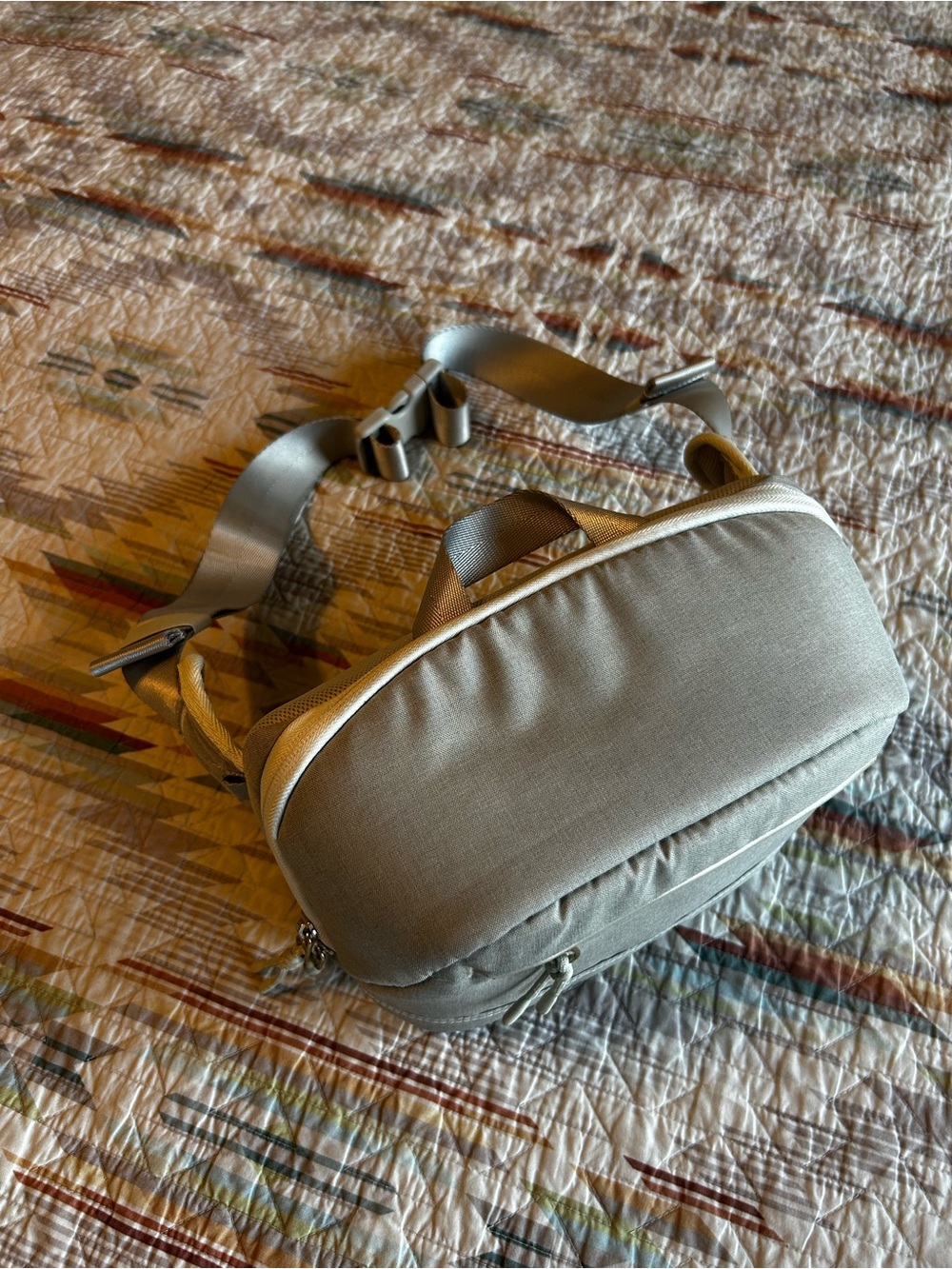 Heyday Lightweight Crossbody Sling camera Bag in Light Gray